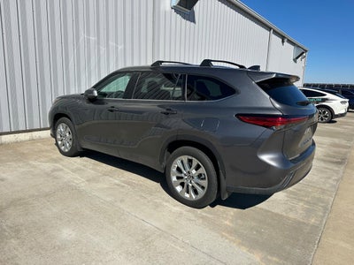 2023 Toyota Highlander Base