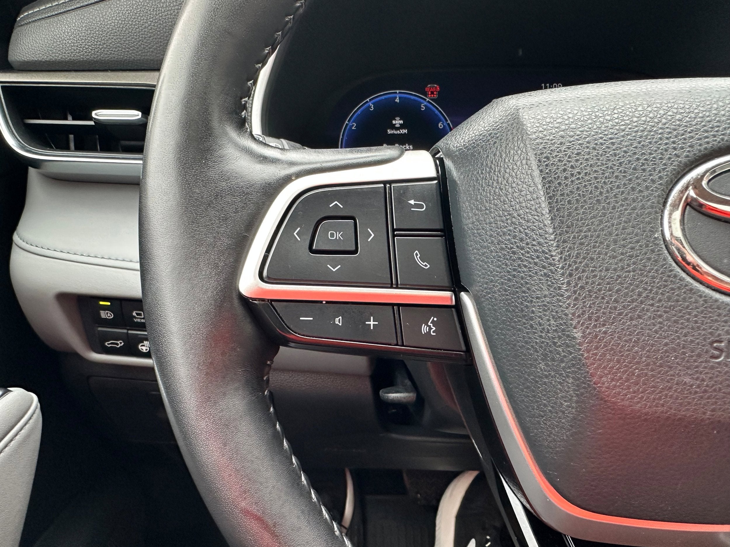 2023 Toyota Highlander Base