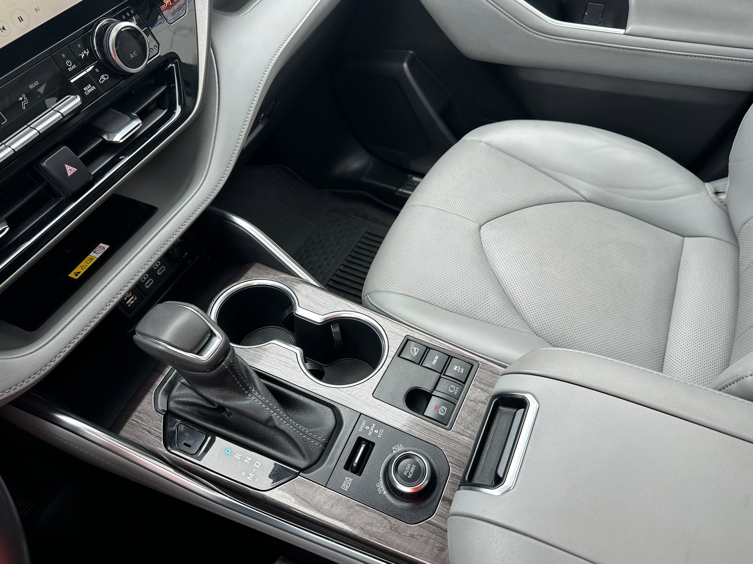 2023 Toyota Highlander Base