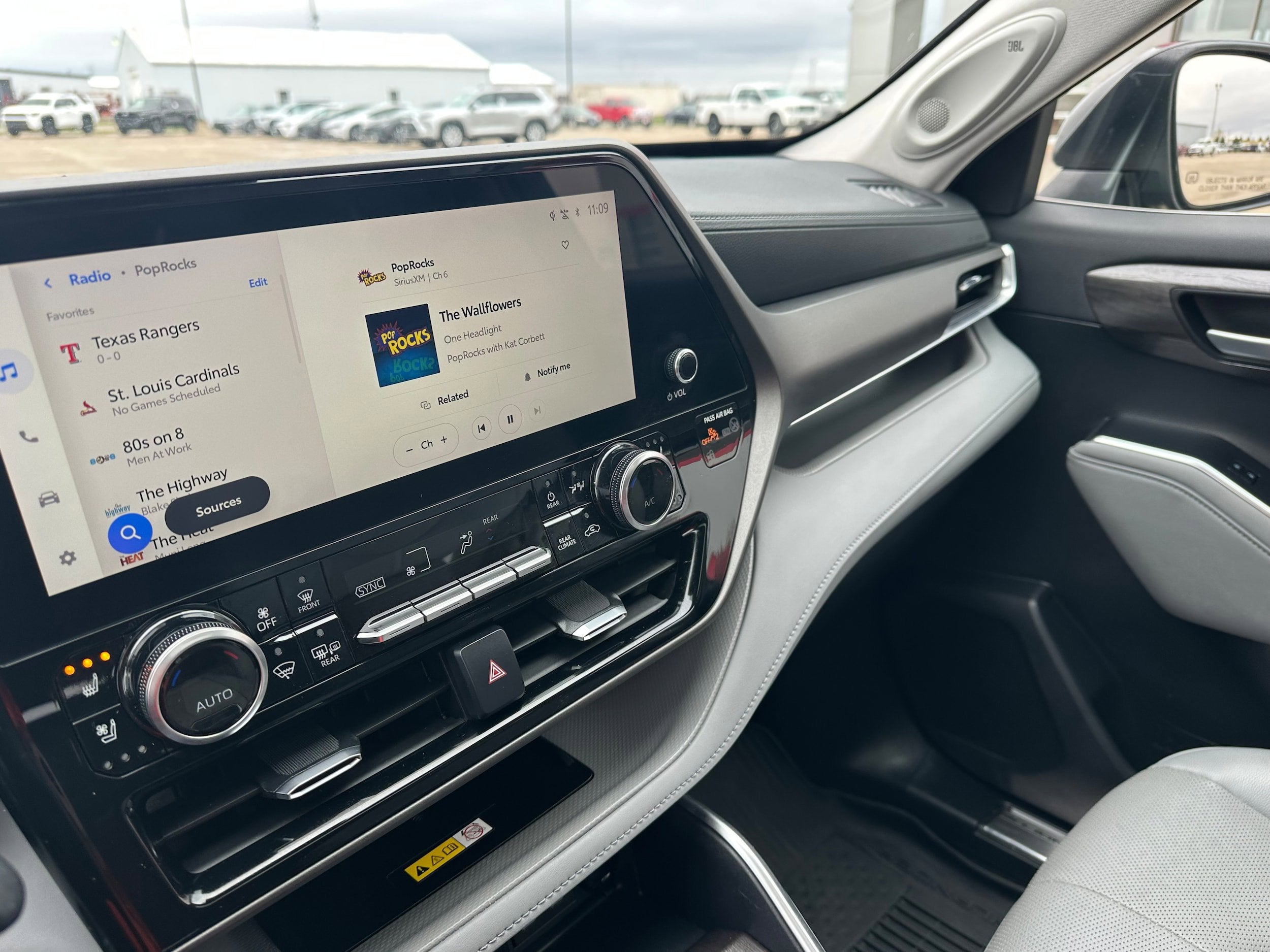 2023 Toyota Highlander Base