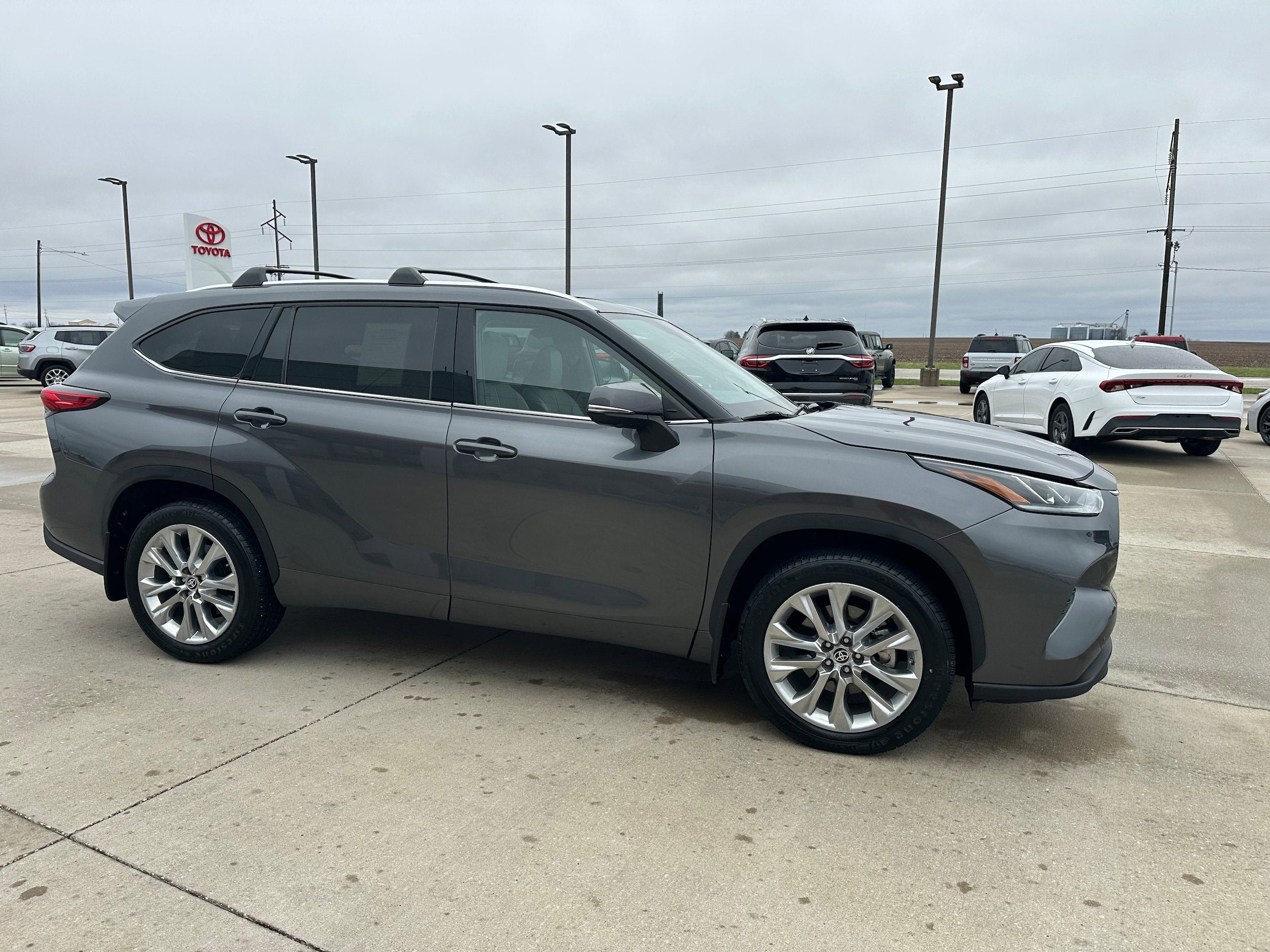 2023 Toyota Highlander Base