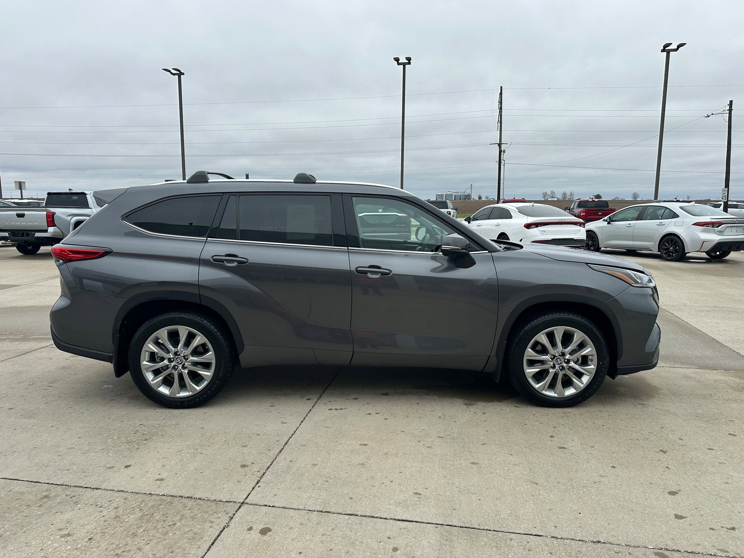 2023 Toyota Highlander Base