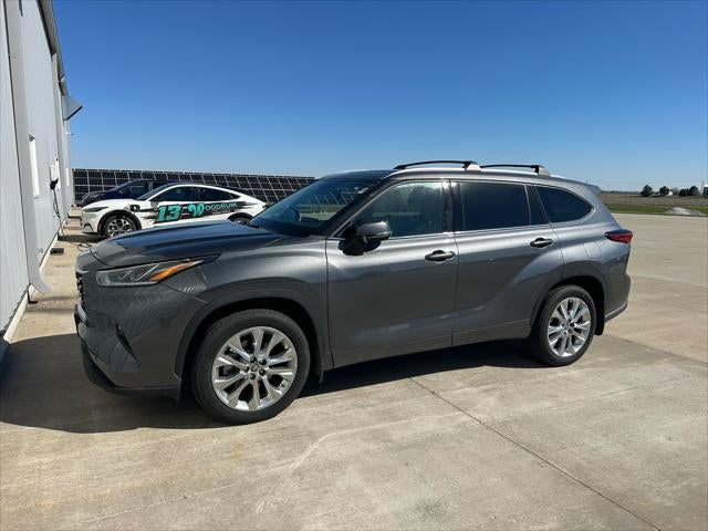 2023 Toyota Highlander Base