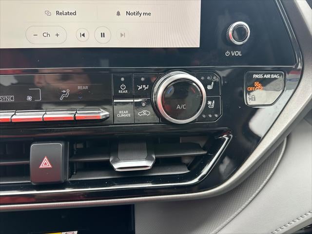 2023 Toyota Highlander Base