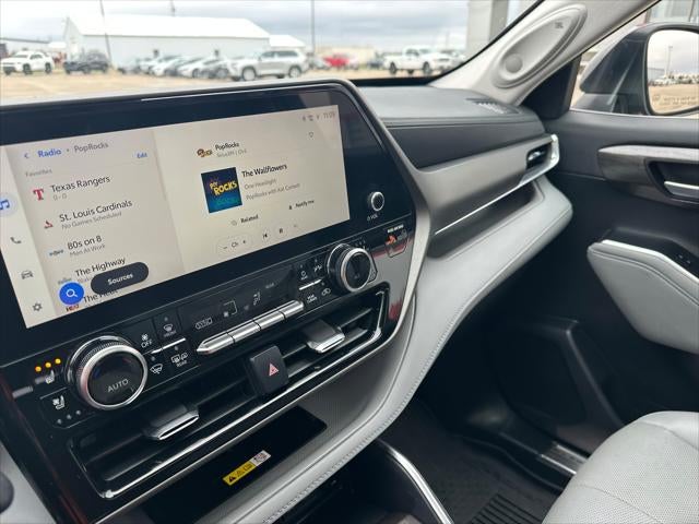 2023 Toyota Highlander Base