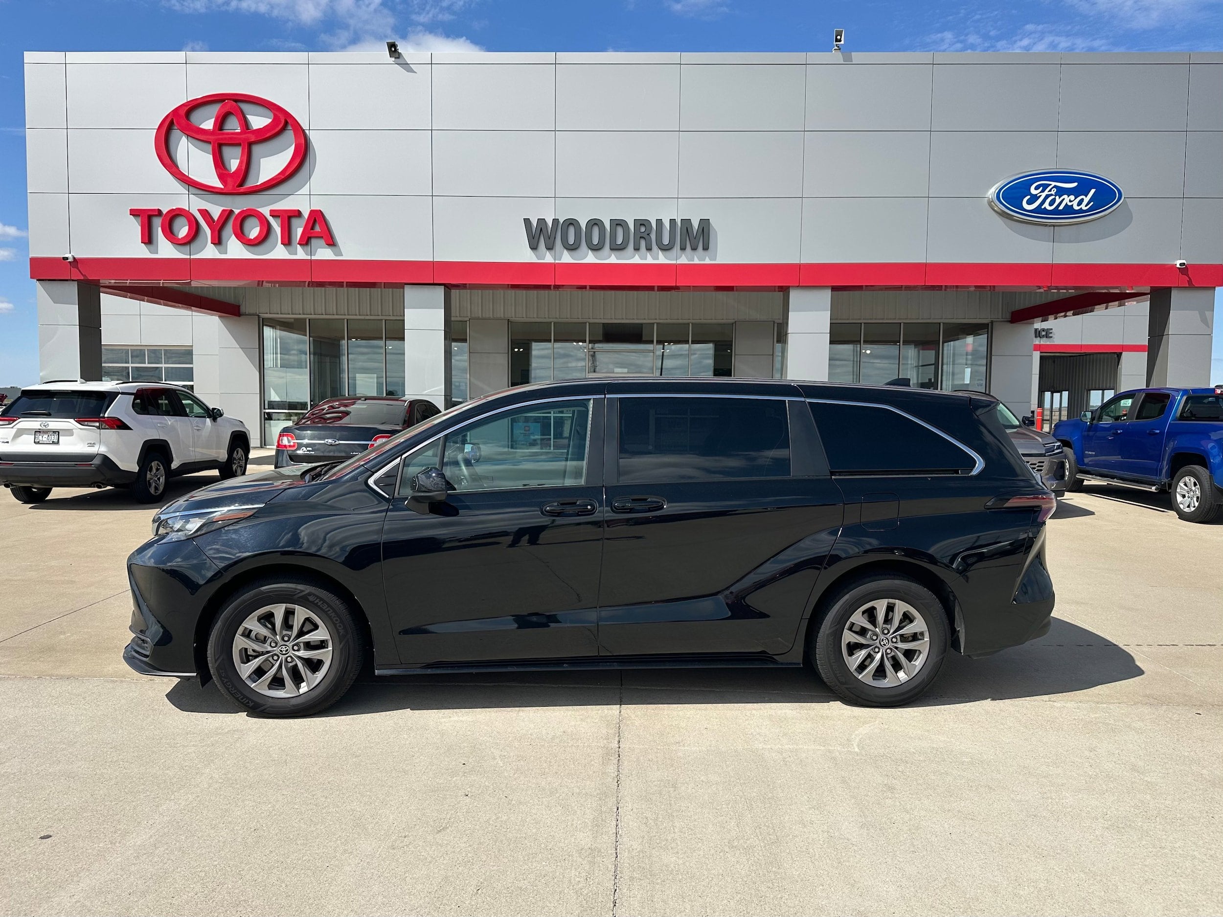 2024 Toyota Sienna LE
