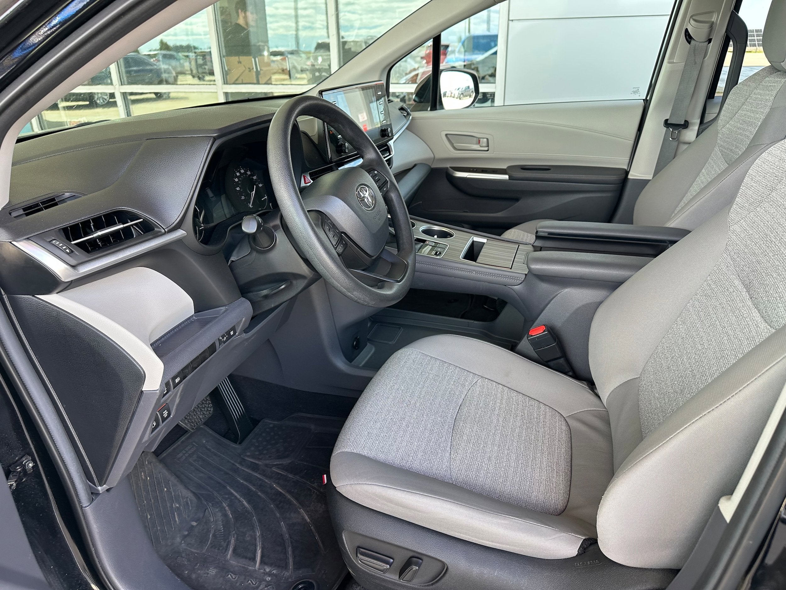 2024 Toyota Sienna LE