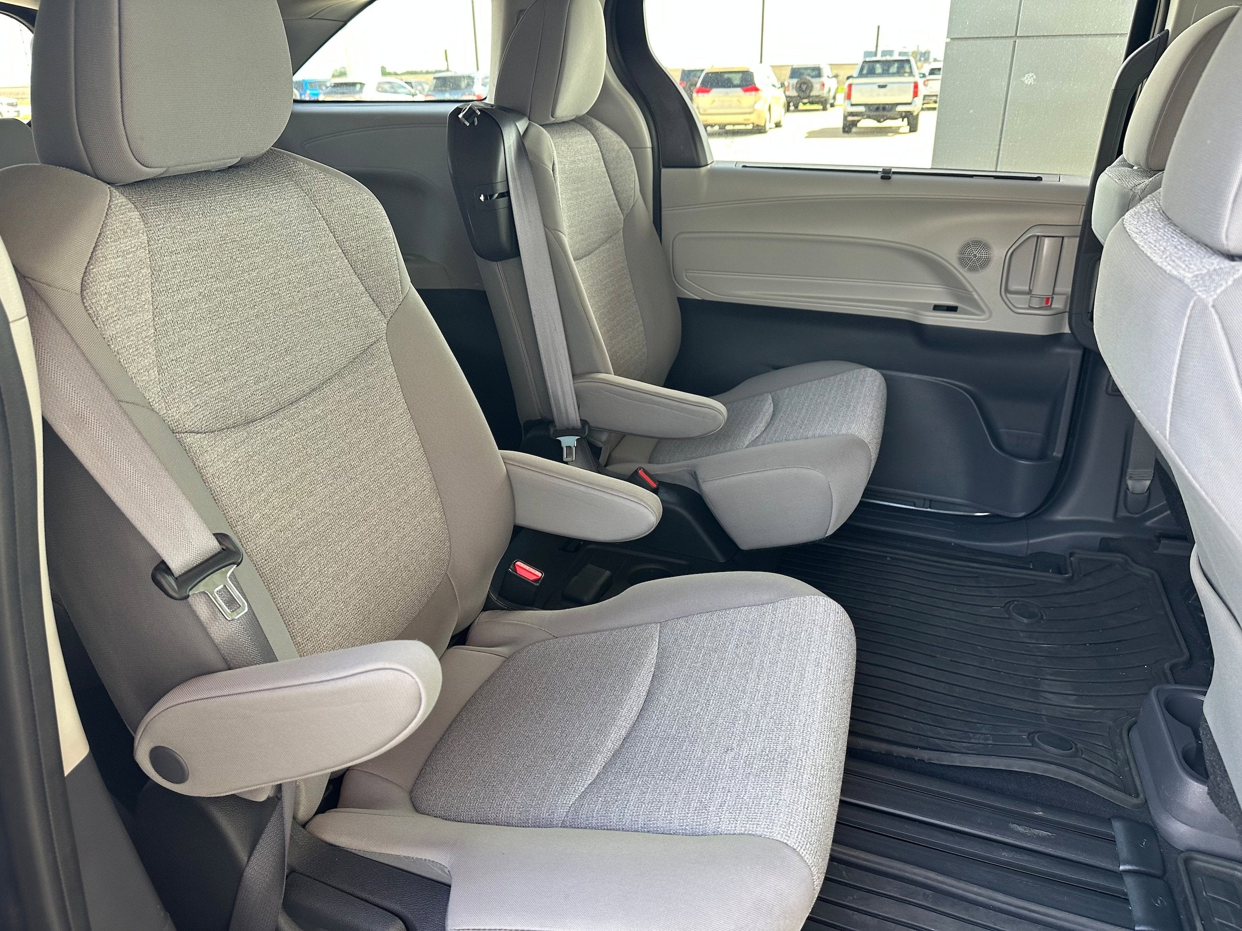 2024 Toyota Sienna LE