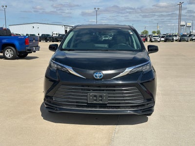 2024 Toyota Sienna LE