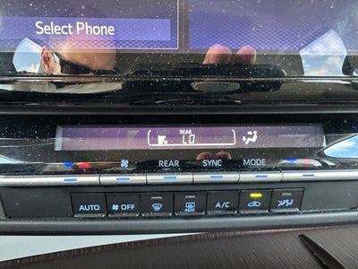 2024 Toyota Sienna LE