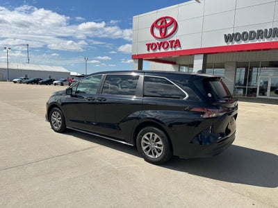 2024 Toyota Sienna LE