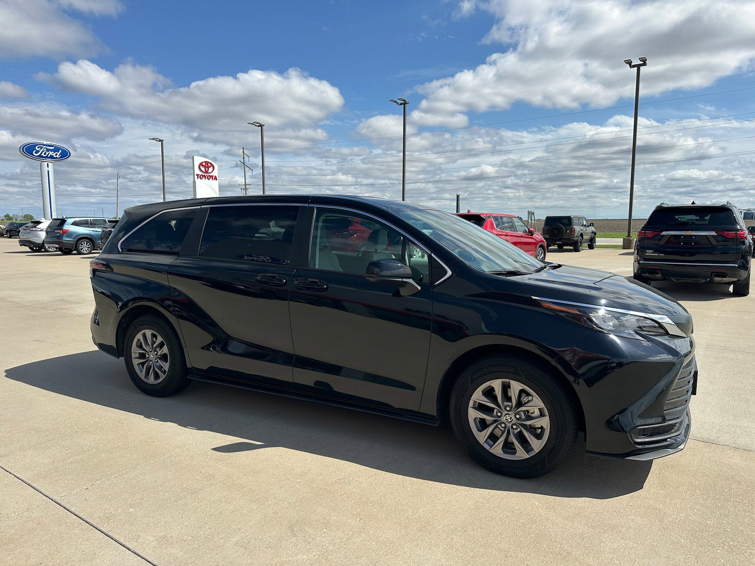 2024 Toyota Sienna LE