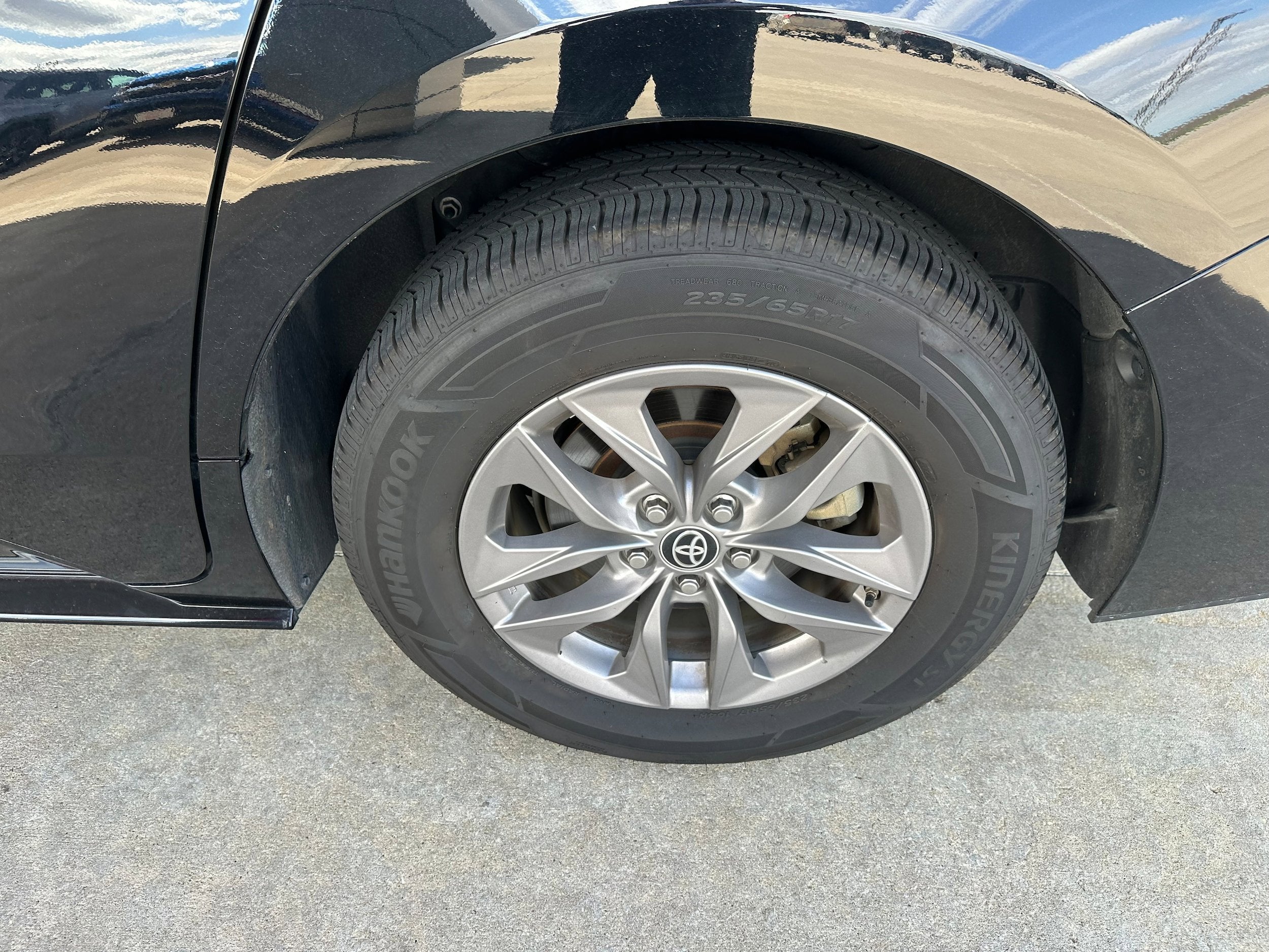 2024 Toyota Sienna LE