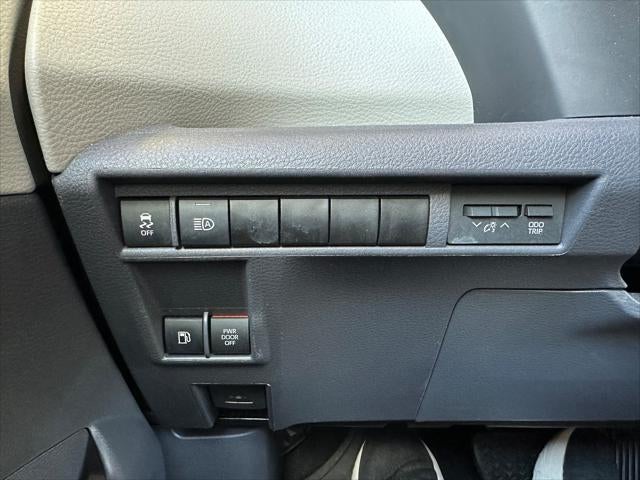 2024 Toyota Sienna LE