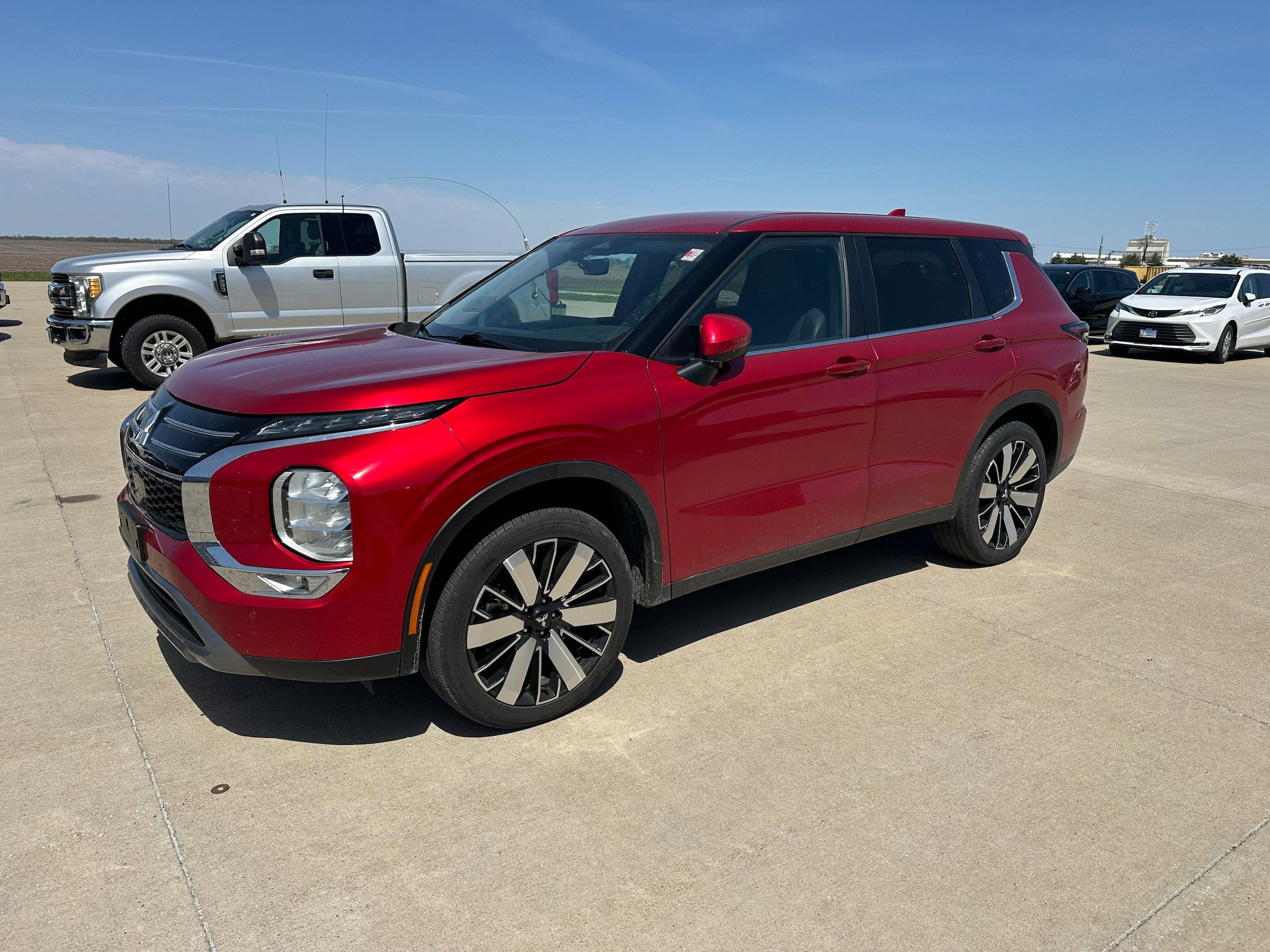 2025 Mitsubishi Outlander Base