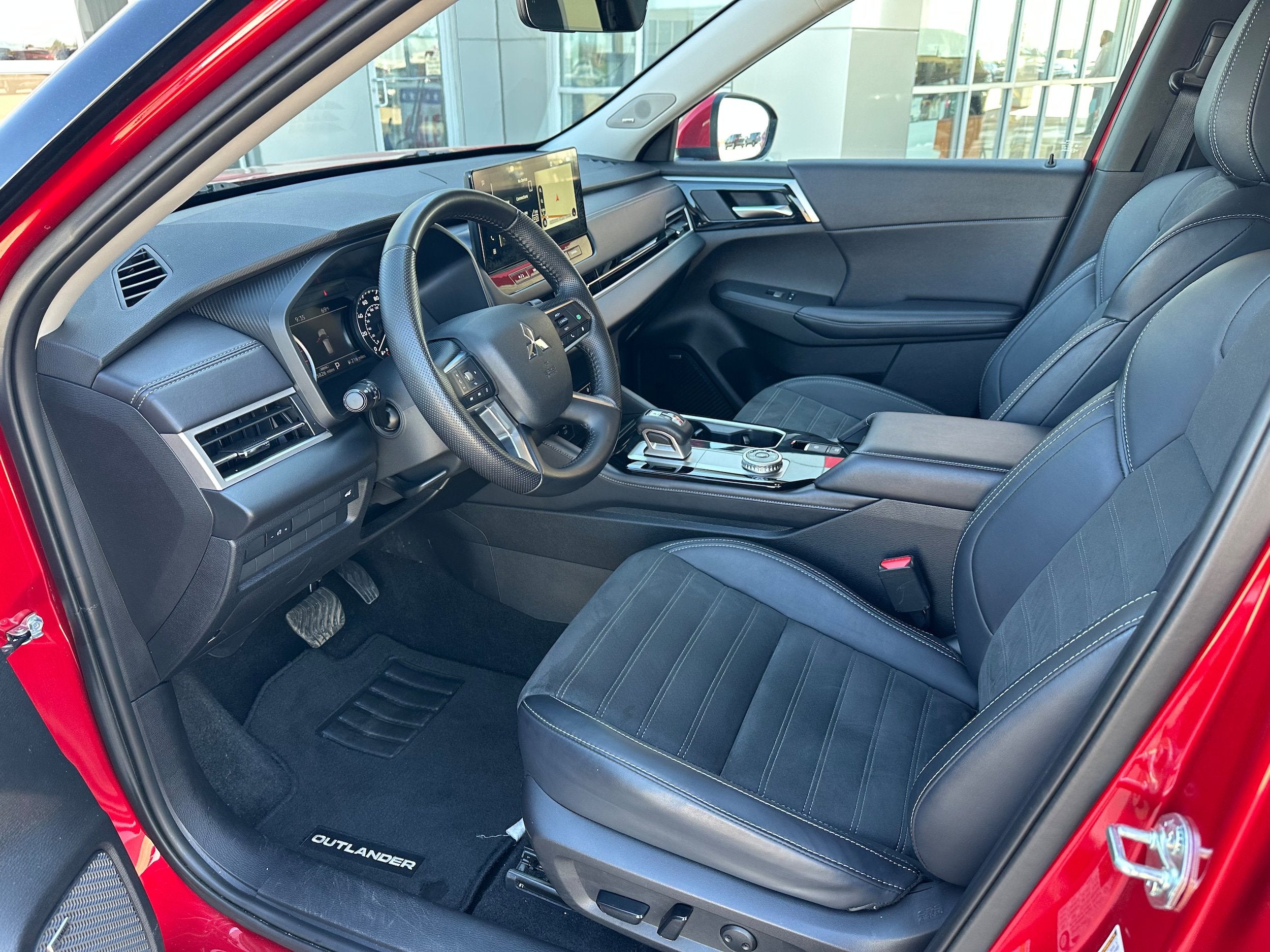 2025 Mitsubishi Outlander Base