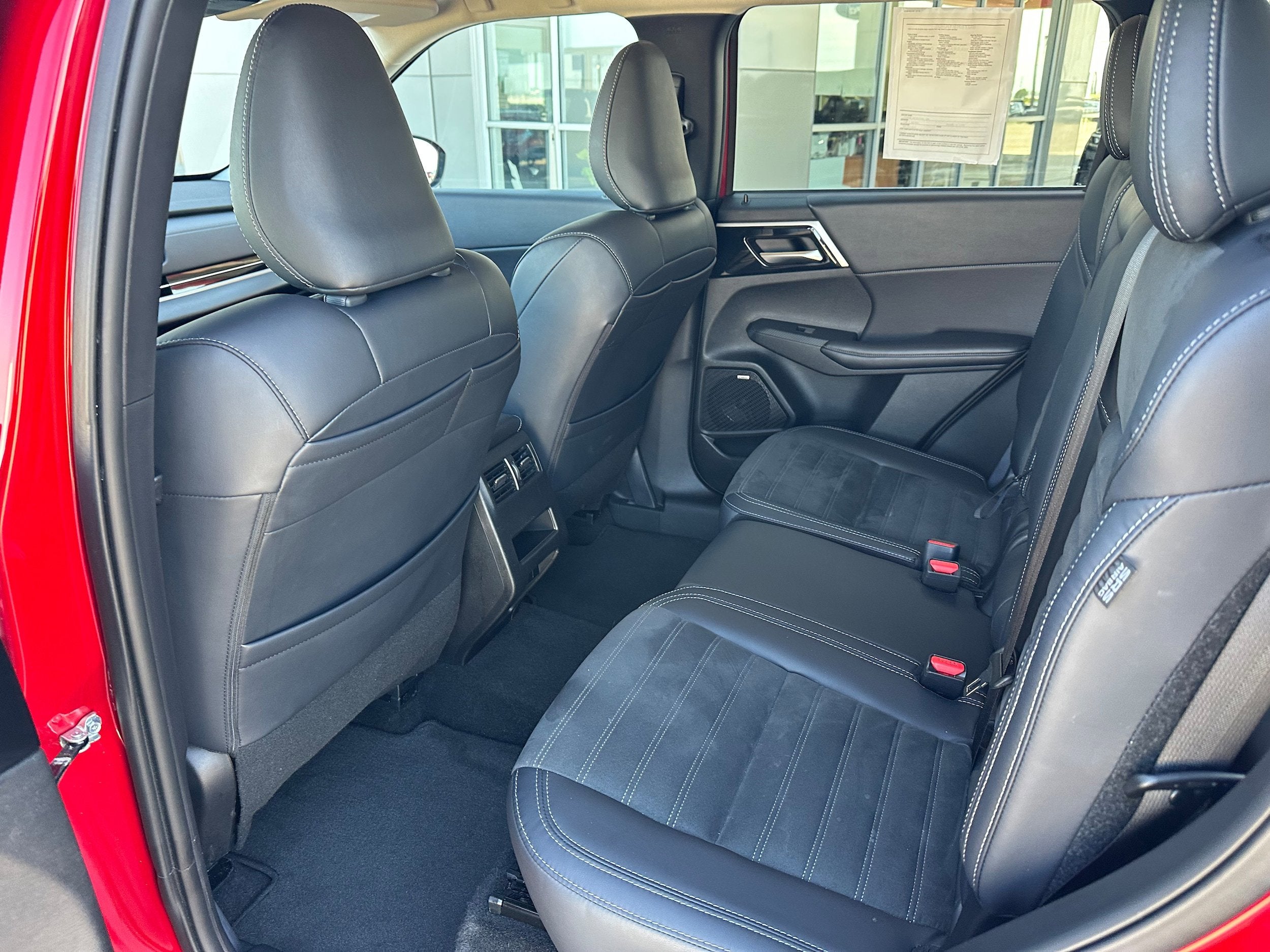 2025 Mitsubishi Outlander Base
