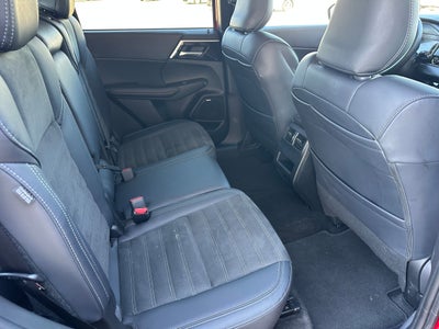 2025 Mitsubishi Outlander Base