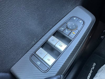 2025 Mitsubishi Outlander Base