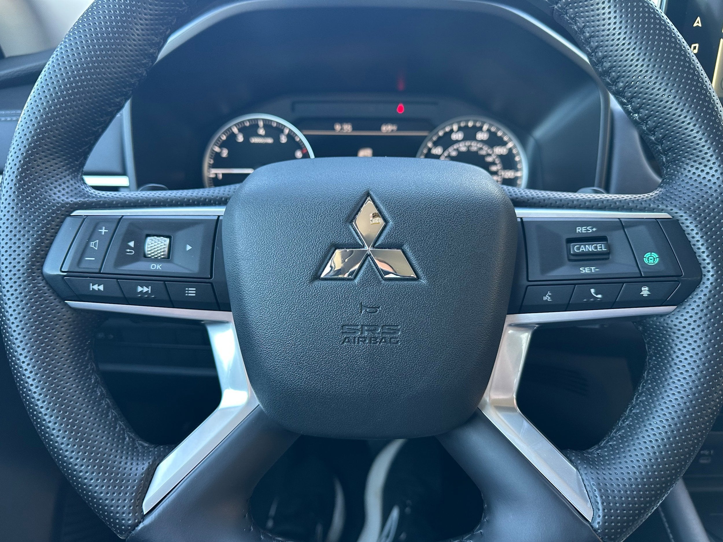 2025 Mitsubishi Outlander Base