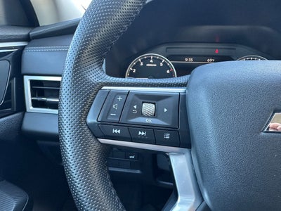 2025 Mitsubishi Outlander Base