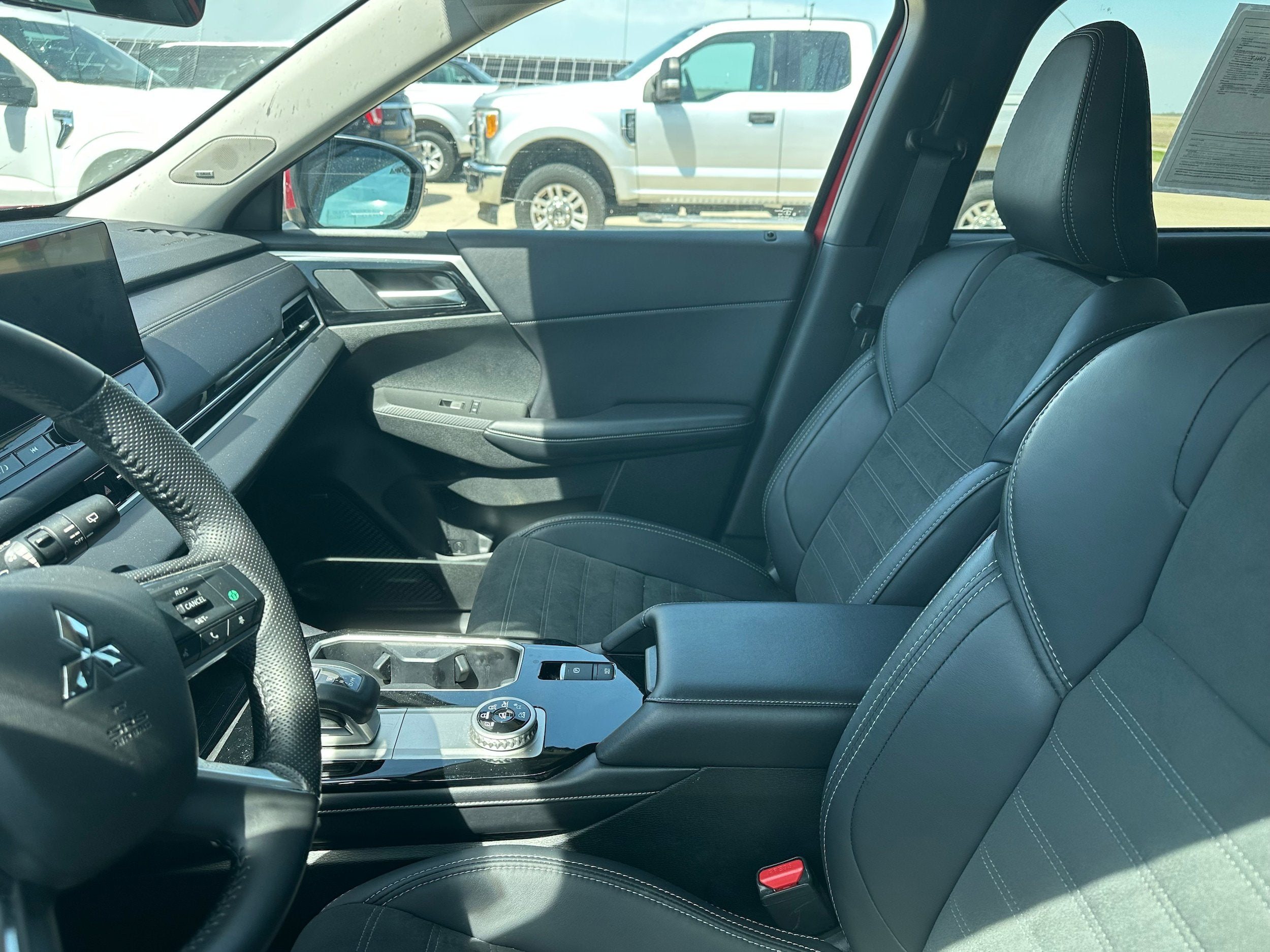 2025 Mitsubishi Outlander Base