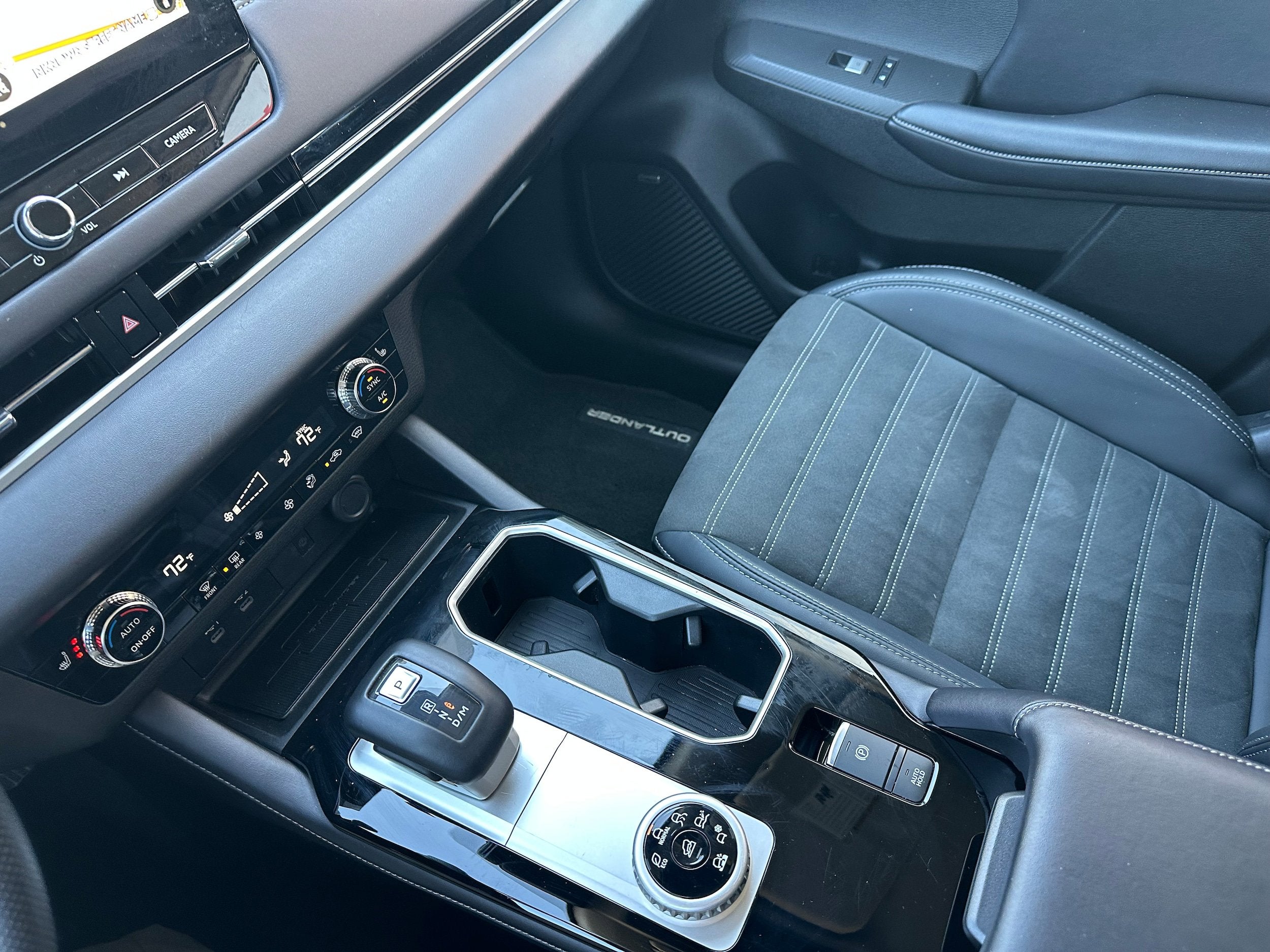 2025 Mitsubishi Outlander Base
