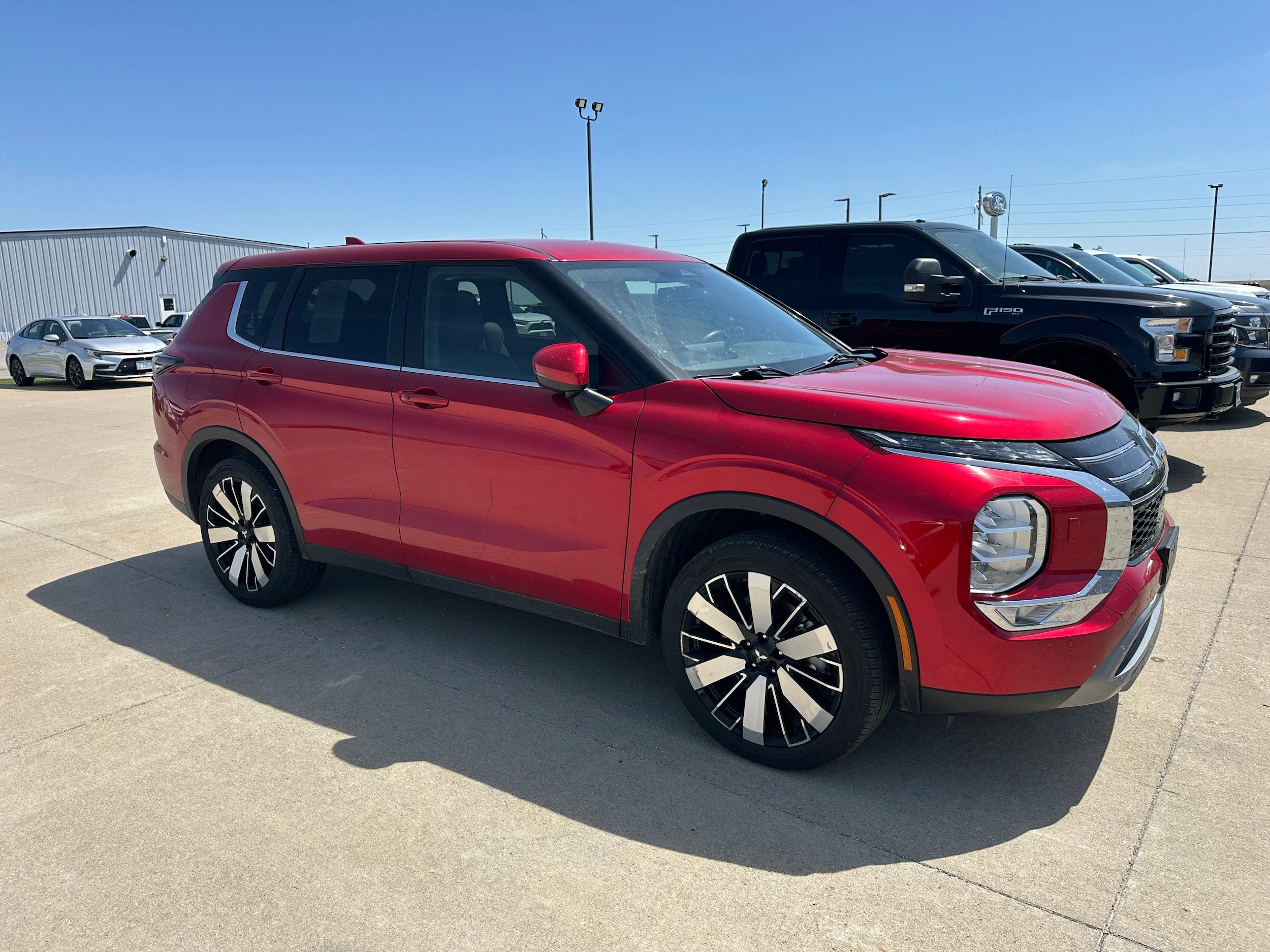 2025 Mitsubishi Outlander Base