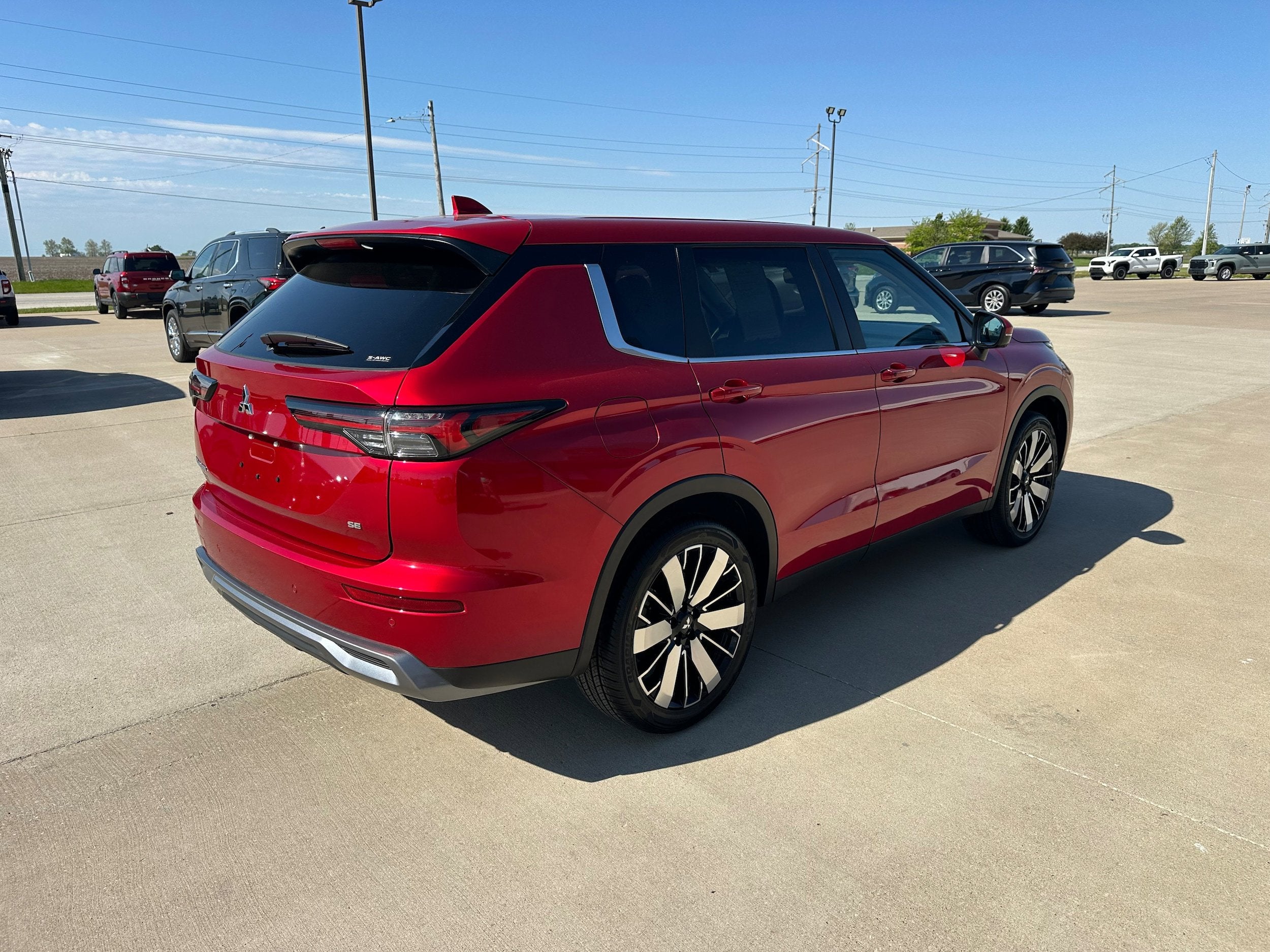 2025 Mitsubishi Outlander Base