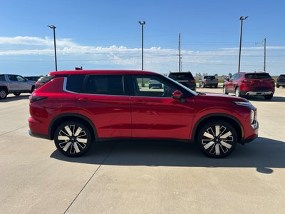 2025 Mitsubishi Outlander Base
