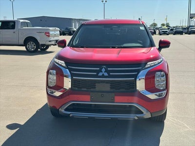 2025 Mitsubishi Outlander Base