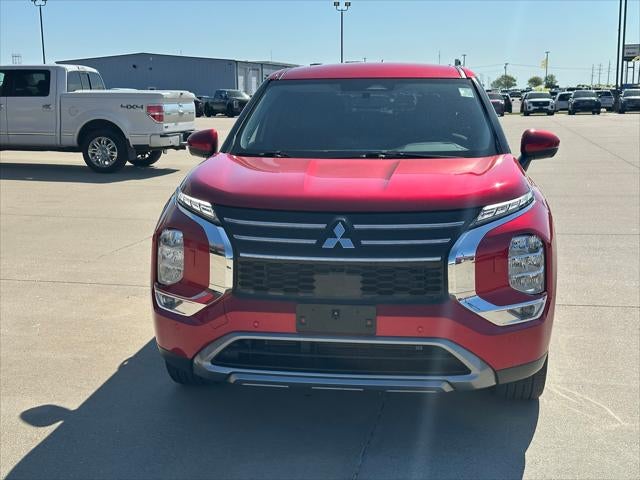 2025 Mitsubishi Outlander Base