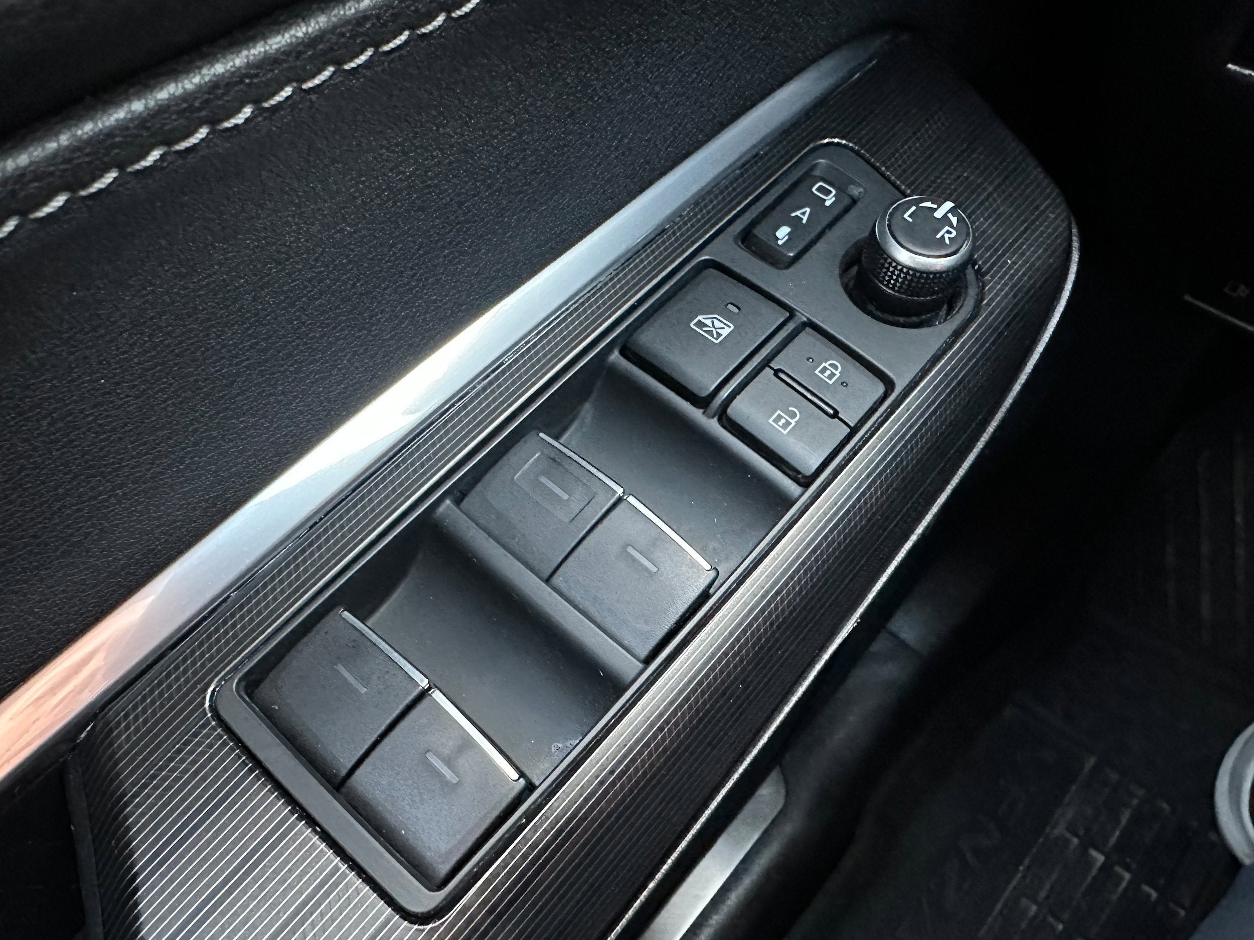 2023 Toyota Venza Base