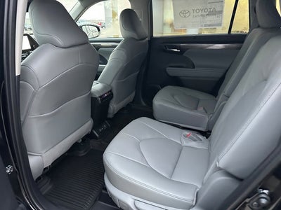 2026 Toyota Highlander Platinum